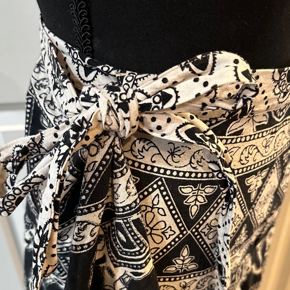 Black and White Elephant Print Wrap Skirt - Picture 3 of 3